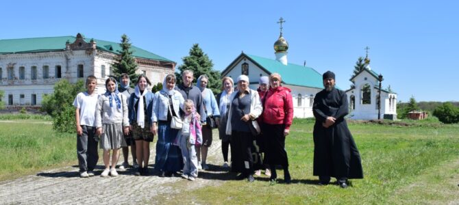 Иргизский Воскресенский мужской монастырь посетила с экскурсионно-паломнической поездкой воскресная школа «Благовест» г. Балаково